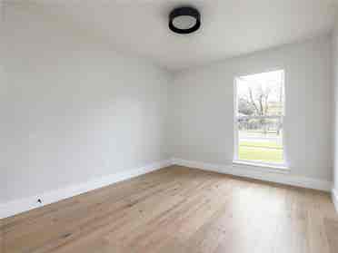 Private room (Female only house!)