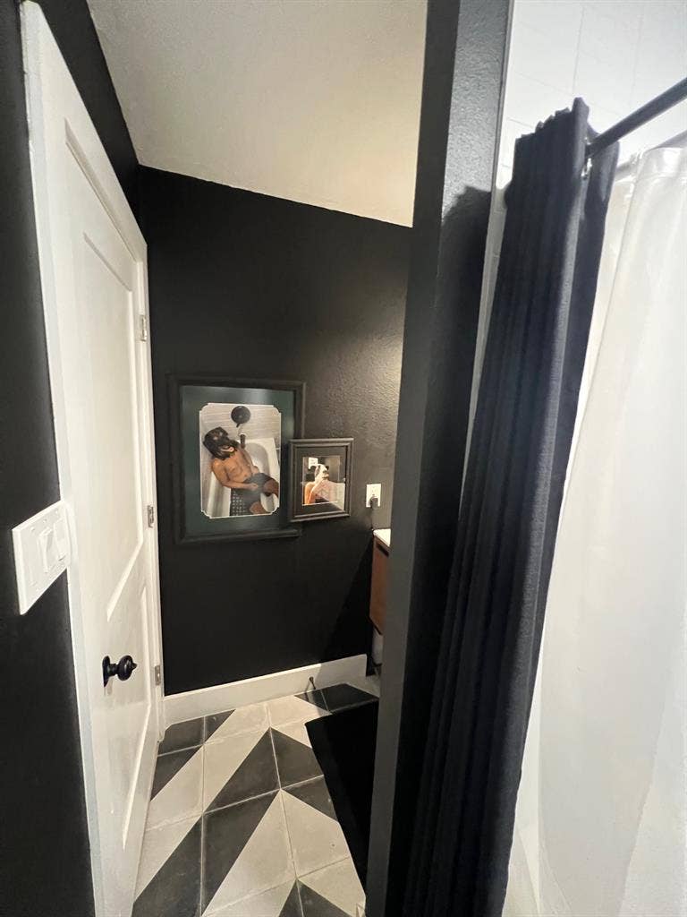 Private room (Female only house!)