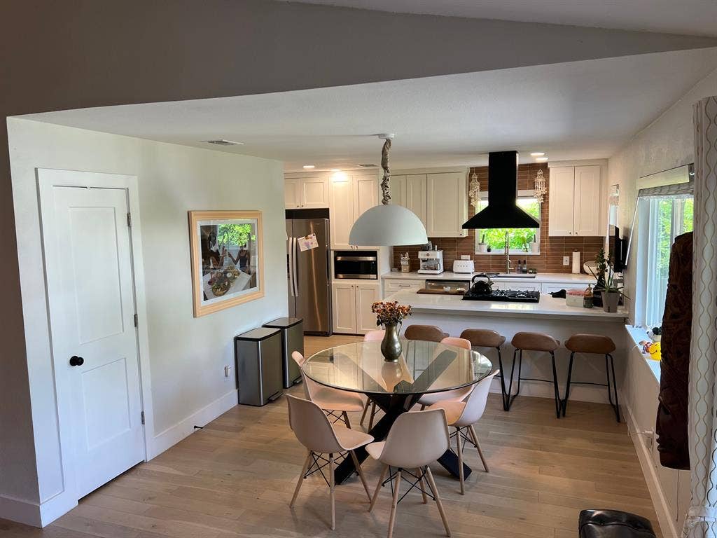 Private room (Female only house!)