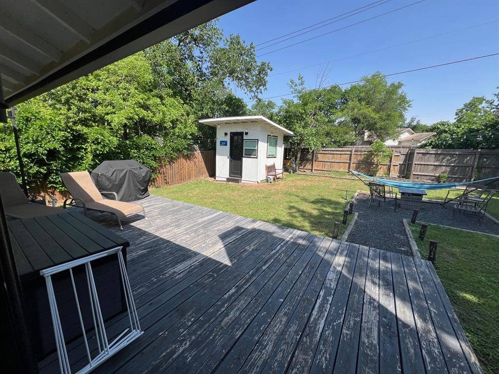 Private room (Female preferred)