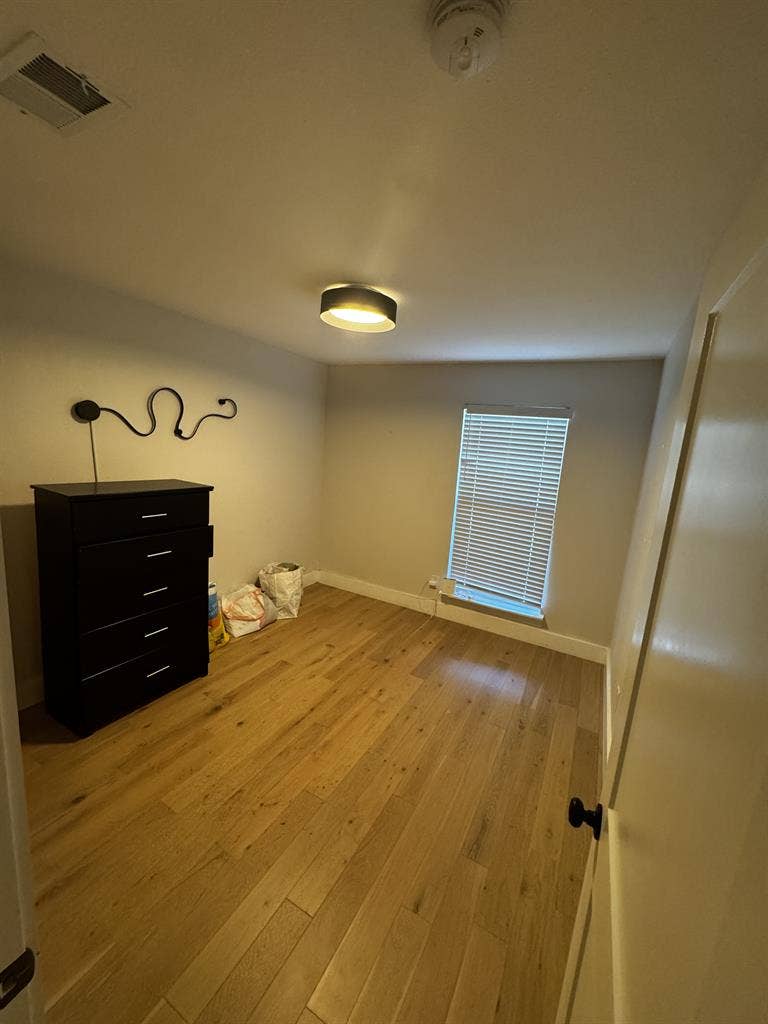 Private room (Female preferred)