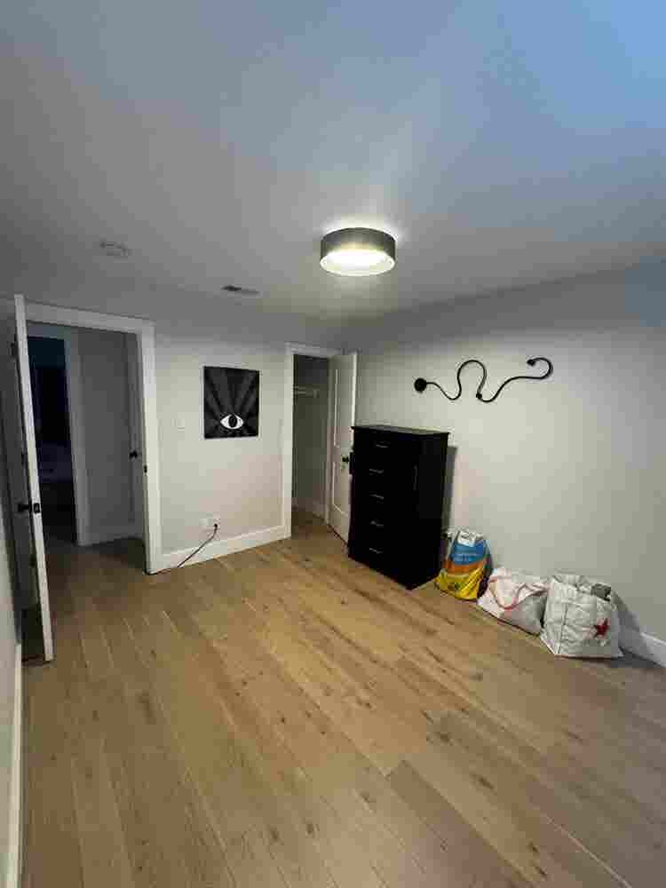 Private room (Female preferred)