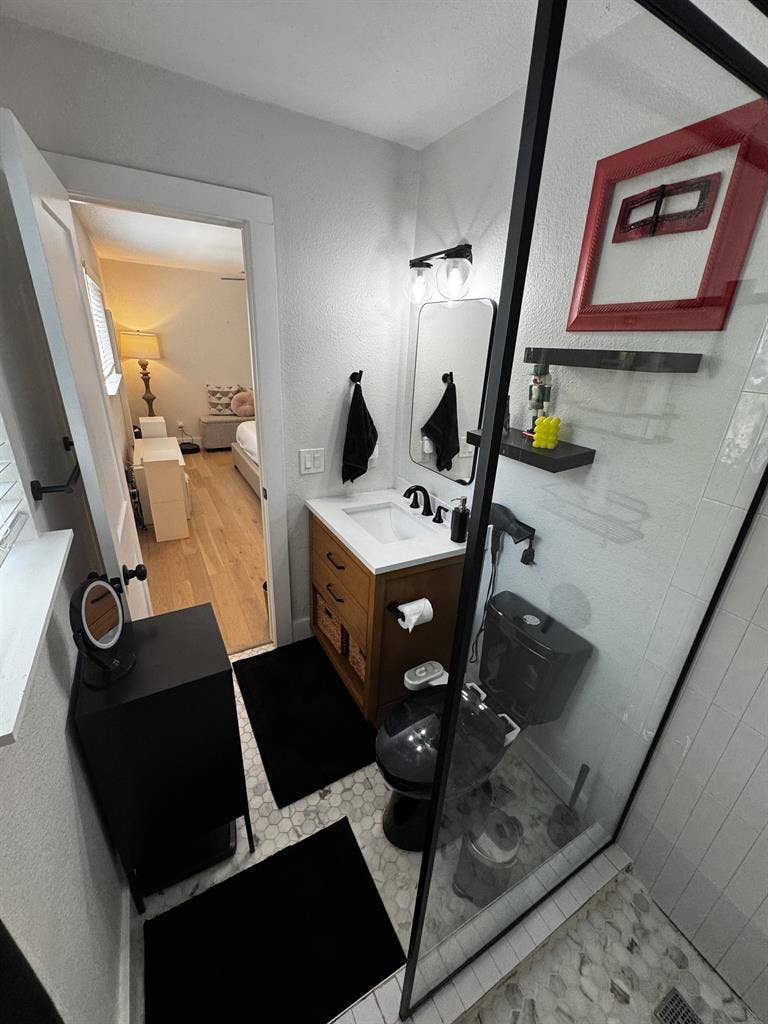 master bedroom (Female preferred)