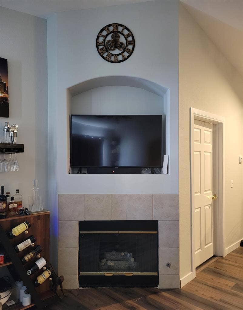 Great condo with ammenities!