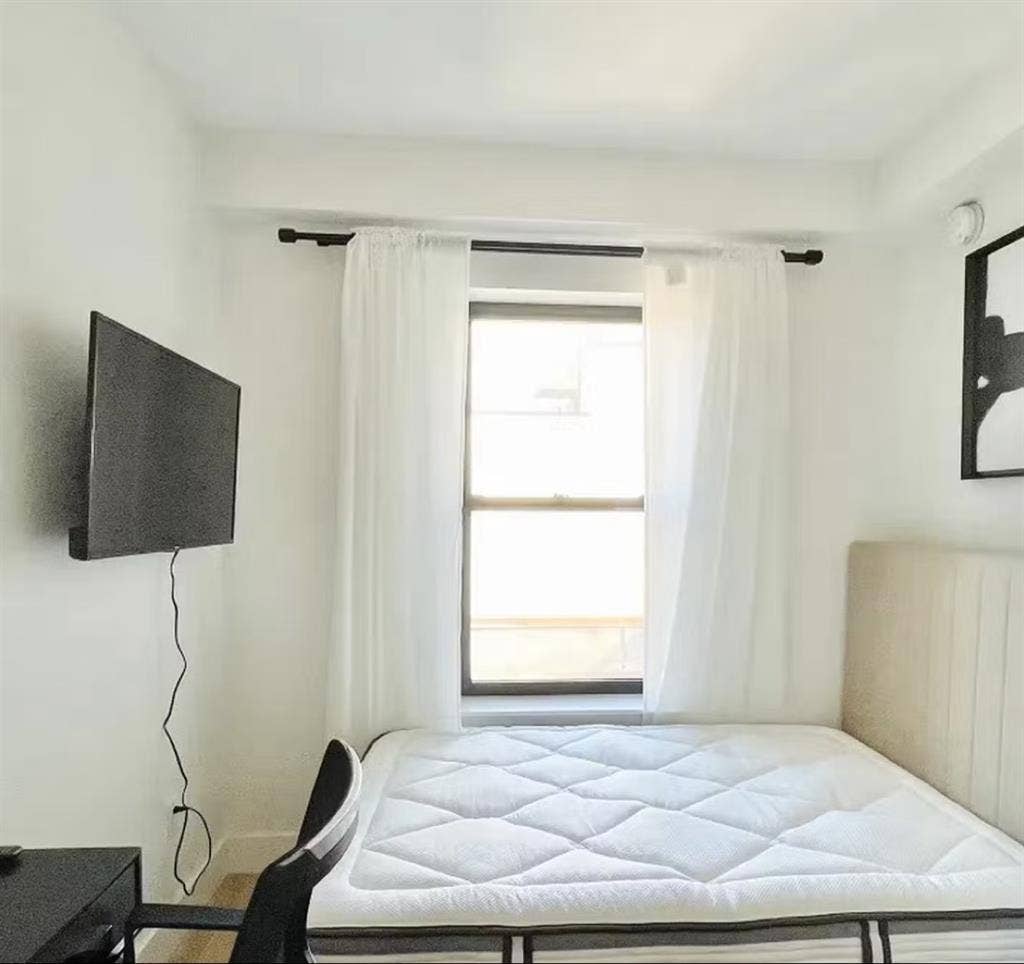 Private Room - Uptown Manhattan