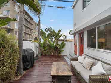 Private Venice Beach Front Room.