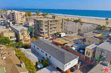 Private Venice Beach Front Room.