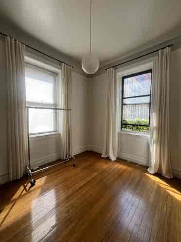 Female
 LGBTQIA+ looking for Roomate