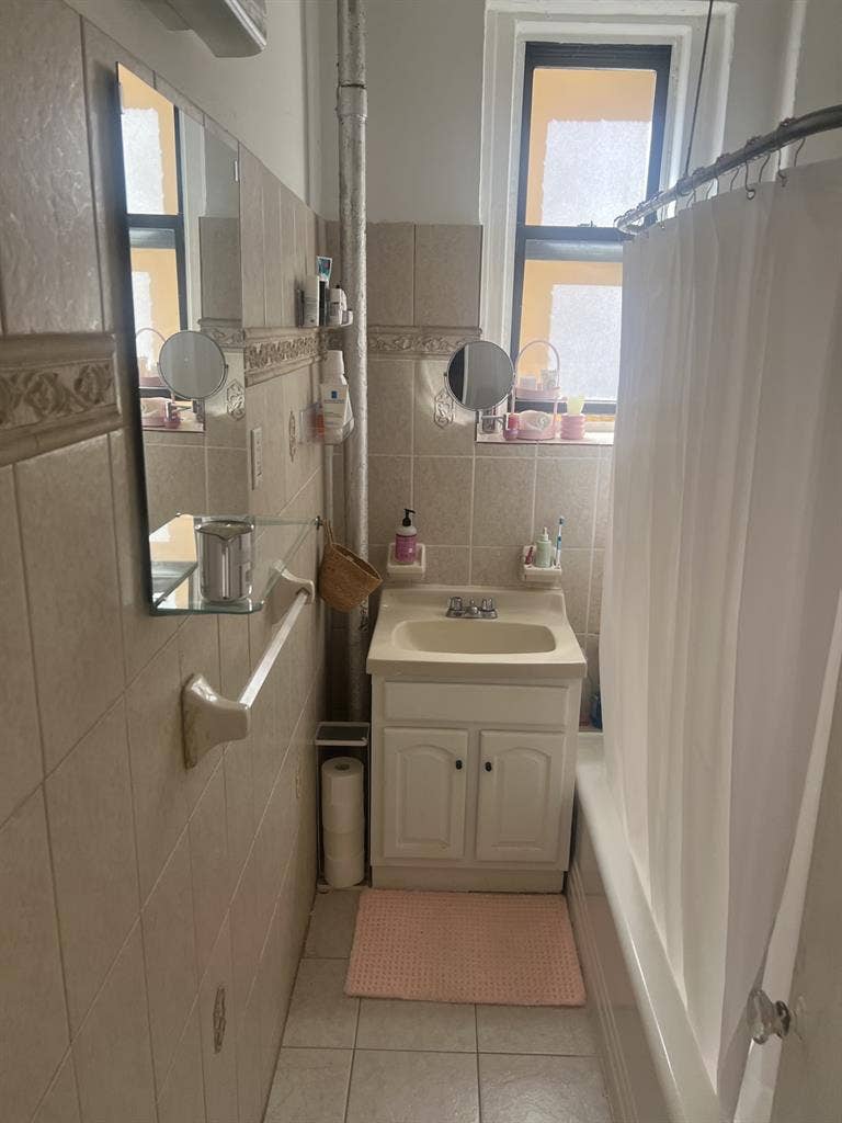2BR in Harlem, looking for roomate