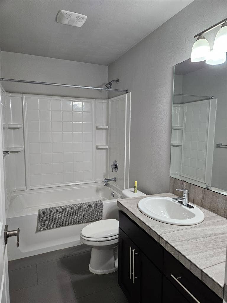Room for Rent in Modern Townhouse