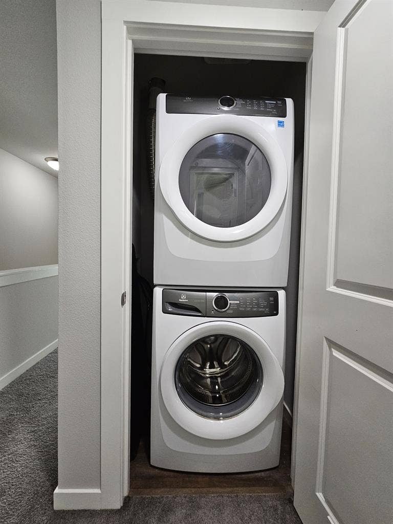 Room for Rent in Modern Townhouse