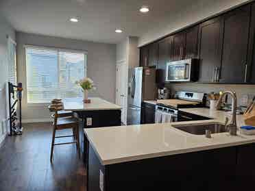Room for Rent in Modern Townhouse