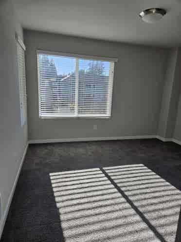 Room for Rent in Modern Townhouse