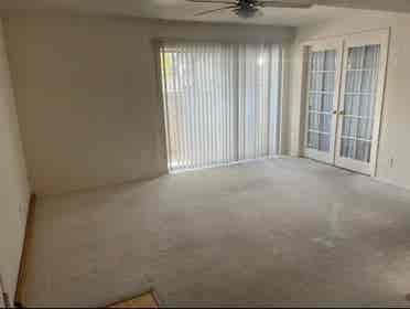 Looking for roommate!(private room)