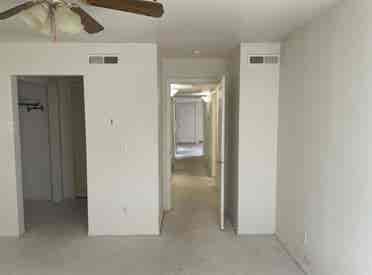 Looking for roommate!(private room)