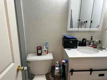 Looking for roommate!(private room)