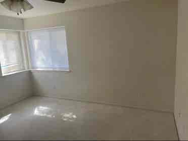 Looking for roommate!(private room)