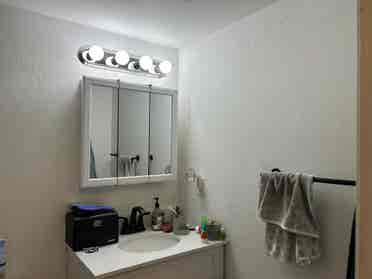 Looking for roommate!(private room)