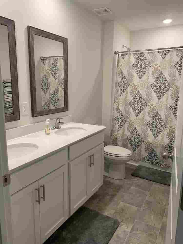 Looking for Roomates
