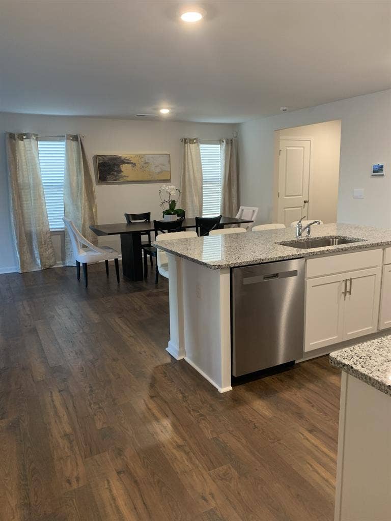 Looking for Roomates