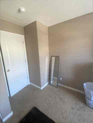 SINGLE PRIVATE ROOM lease takeover!