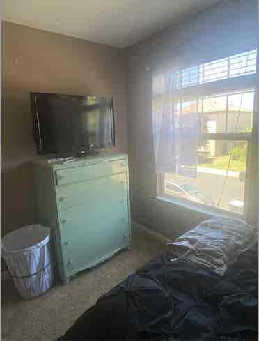 SINGLE PRIVATE ROOM lease takeover!