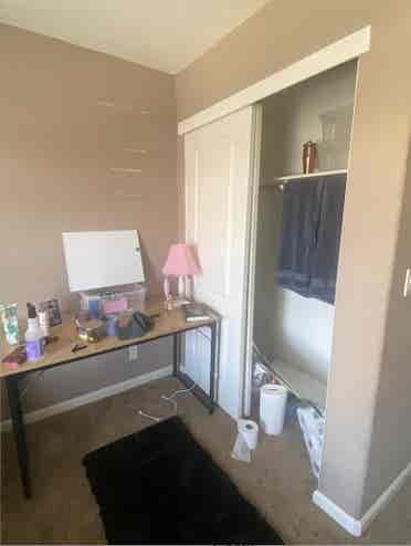SINGLE PRIVATE ROOM lease takeover!