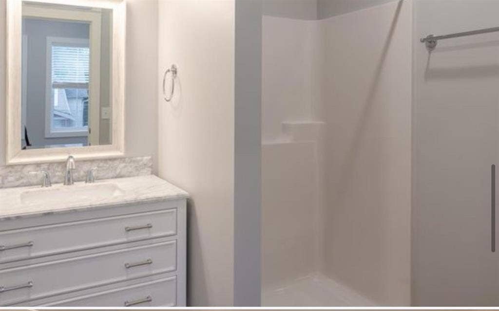 2 rooms for rent near East Town GR