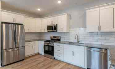2 rooms for rent near East Town GR