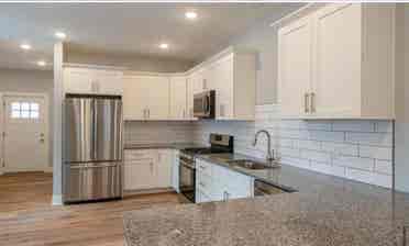 2 rooms for rent near East Town GR