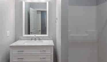 2 rooms for rent near East Town GR