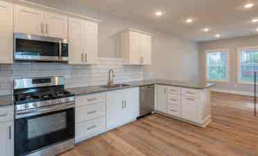 2 rooms for rent near East Town GR