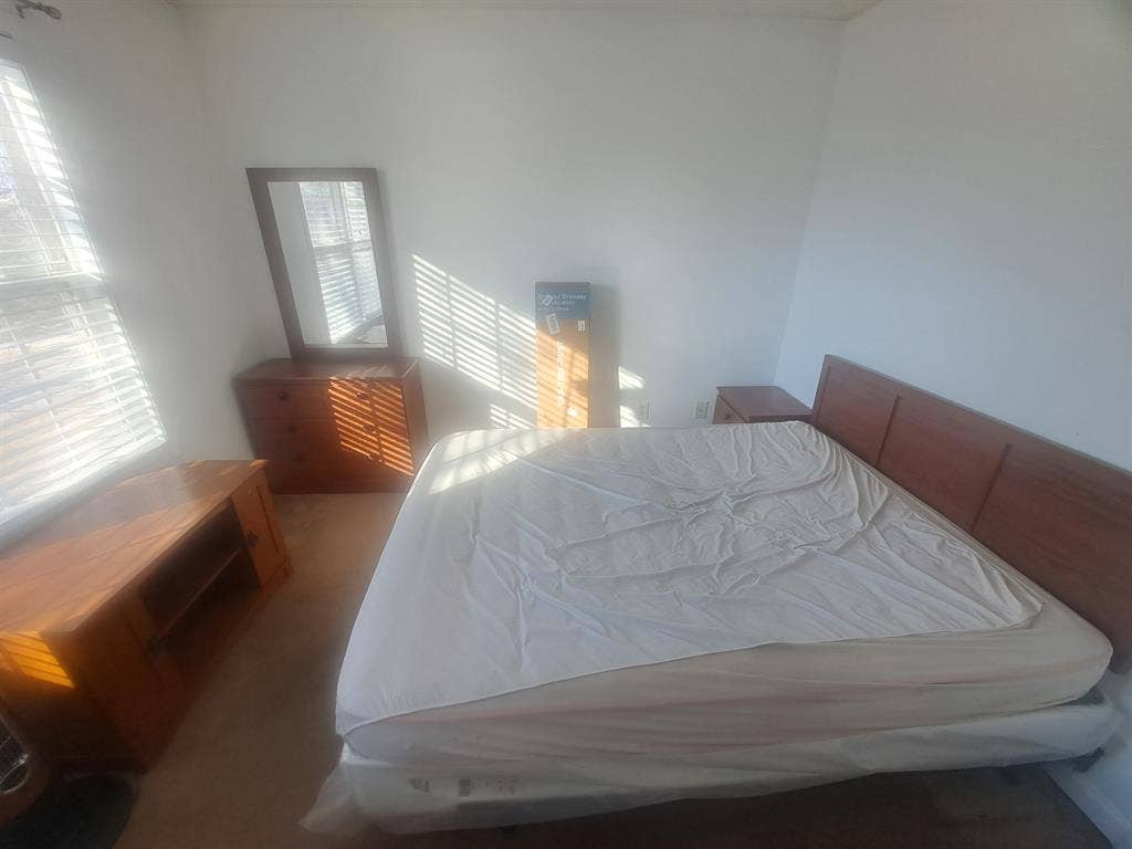 Seeking a new roommate