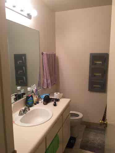 Large Brentwood Bdrm w/Prvt Bath