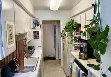Large Brentwood Bdrm w/Prvt Bath