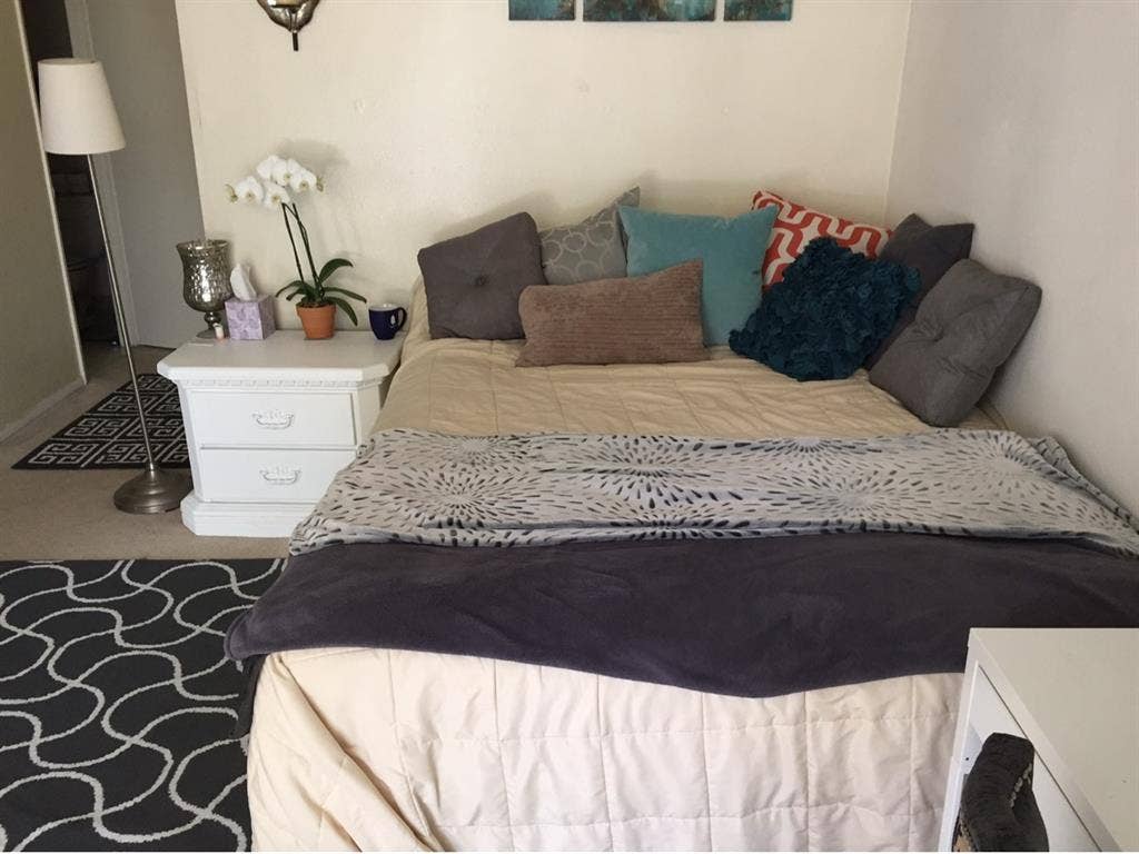 Large Brentwood Bdrm w/Prvt Bath