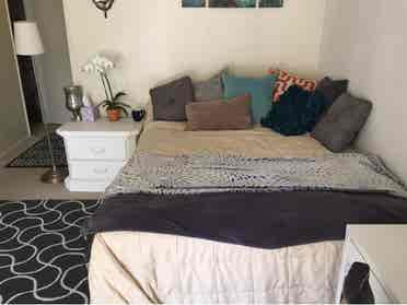Large Brentwood Bdrm w/Prvt Bath