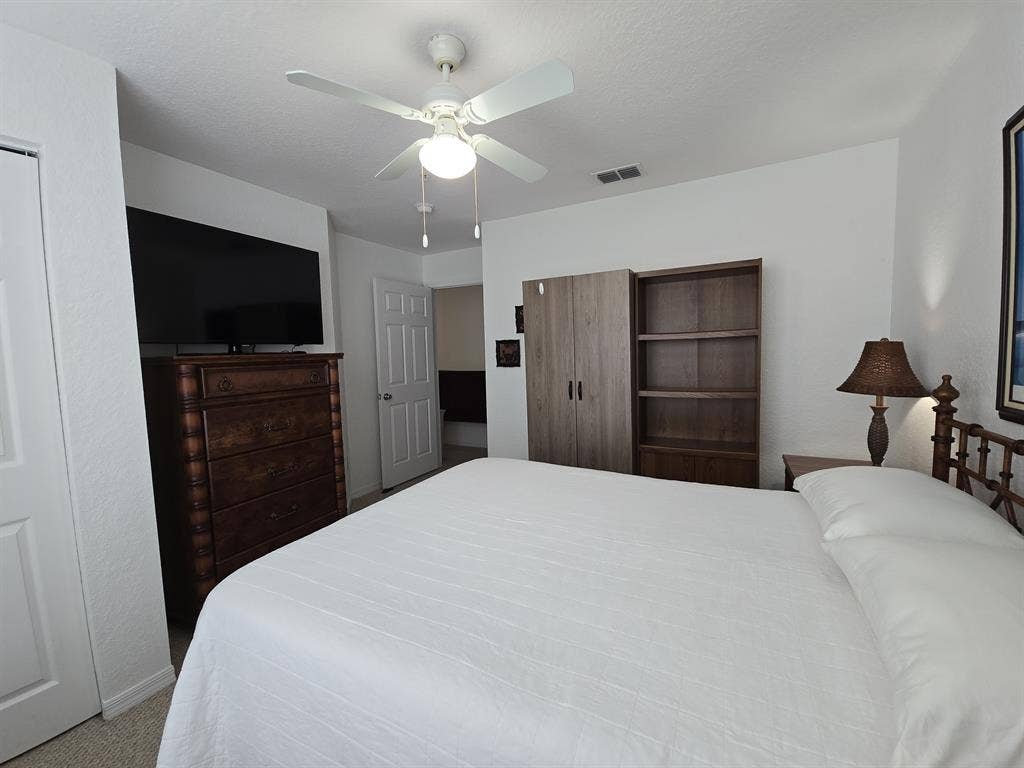 ROOM FOR RENT FOR LADY