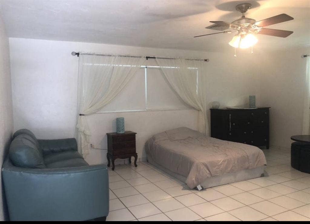 Rm 4rent Kendall
/5 min to Baptist