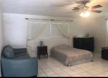 Rm 4rent Kendall
/5 min to Baptist