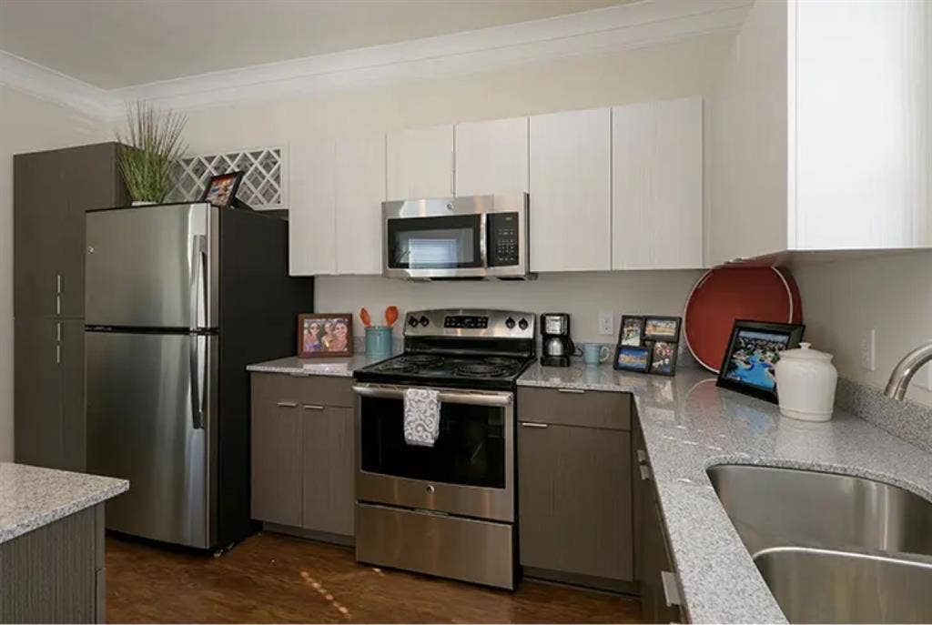 SUBLEASE AT RETREAT GVILLE