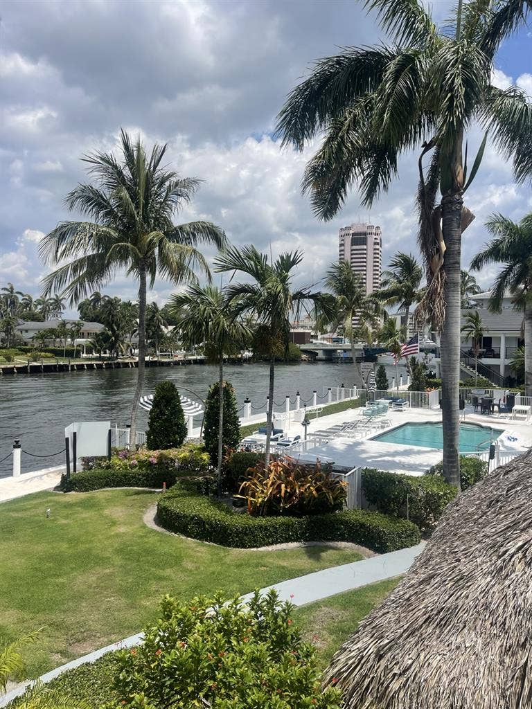 Waterfront condo! PETS ok!! Easy!