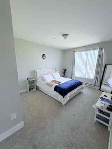 Spacious, Bright Room