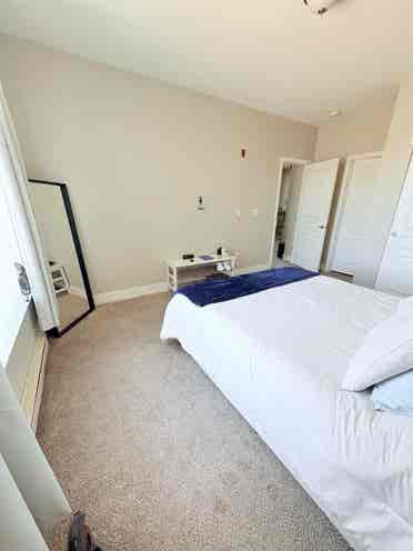 Spacious, Bright Room