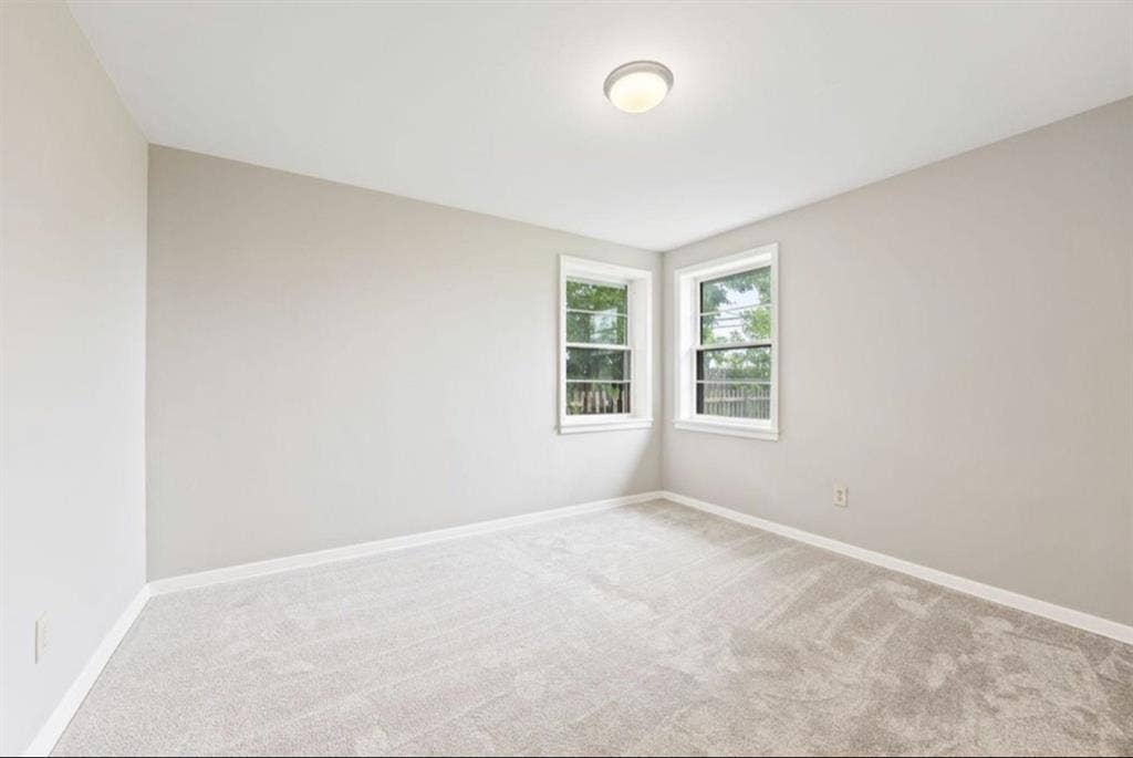 Room for rent in Hopkins house