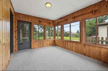 Room for rent in Hopkins house