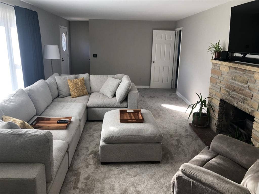 Room for rent in Hopkins house
