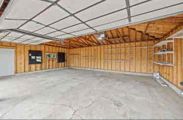 Room for rent in Hopkins house