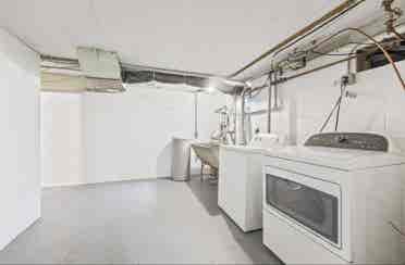 Room for rent in Hopkins house