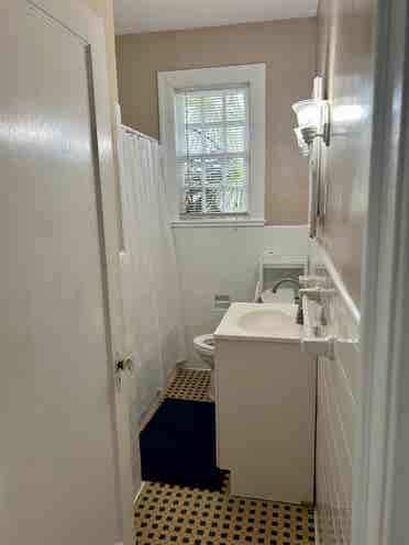 Furnished 2BR in Riverside to Share